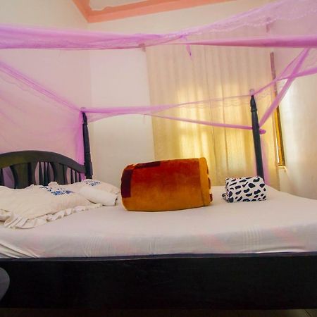 Nice Guest House Джинджа Екстериор снимка