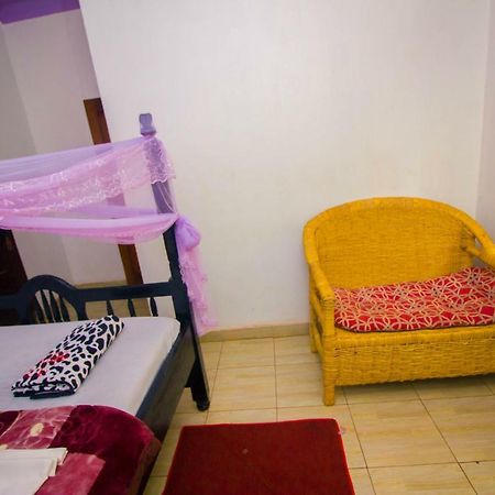 Nice Guest House Джинджа Екстериор снимка
