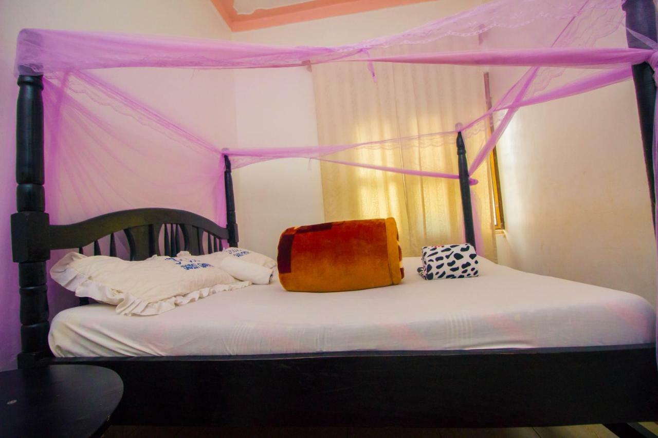 Nice Guest House Джинджа Екстериор снимка